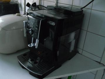 TK: Delonghi volautomatische espresso machine.