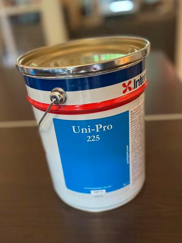 International Uni-Pro 225 - Micron 5 liter Dover white nieuw