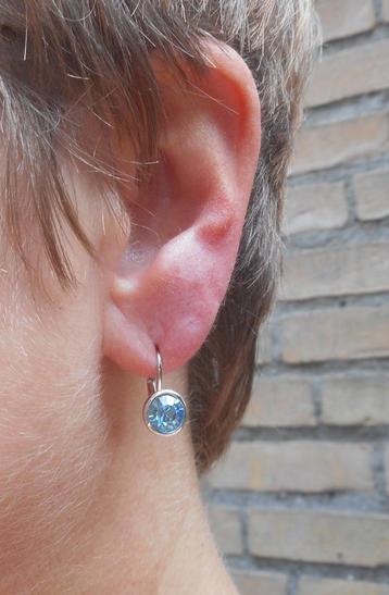 Zilveren vintage oorbellen met blauwe steen nr.1418
