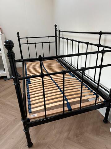 Bedframe met lattenbodem 90x200 - afbeelding 5 Bedframe met lattenbodem 90x200 - afbeelding 5