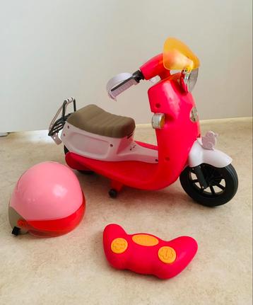 Baby Born scooter met afstandsbediening en helm. Als nieuw! 