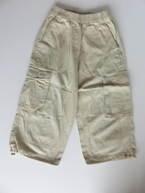 Beige, zandkleurige Cargo broek maat 128 - 134, Kinderen en Baby's, Kinderkleding | Maat 128, Zo goed als nieuw, Jongen of Meisje