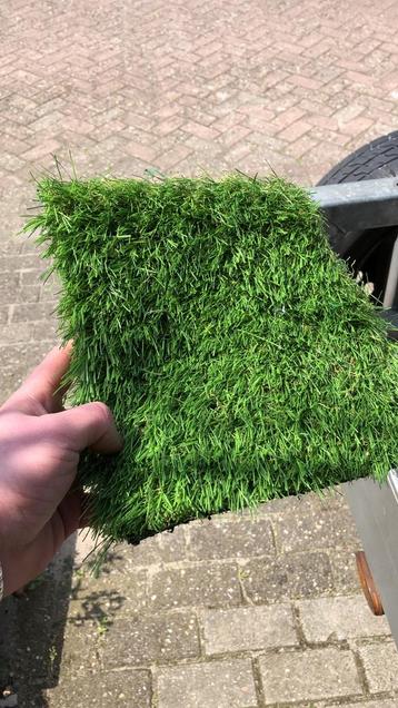 Kunstgras 25mm 200x500 Nieuw aan de rol 110€