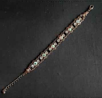 Bronskleurige armband met parelmoer strass steentjes