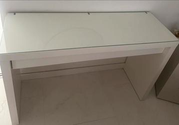 IKEA Malm Kaptafel Wit met Glasplaat - afbeelding 3 IKEA Malm Kaptafel Wit met Glasplaat - afbeelding 3