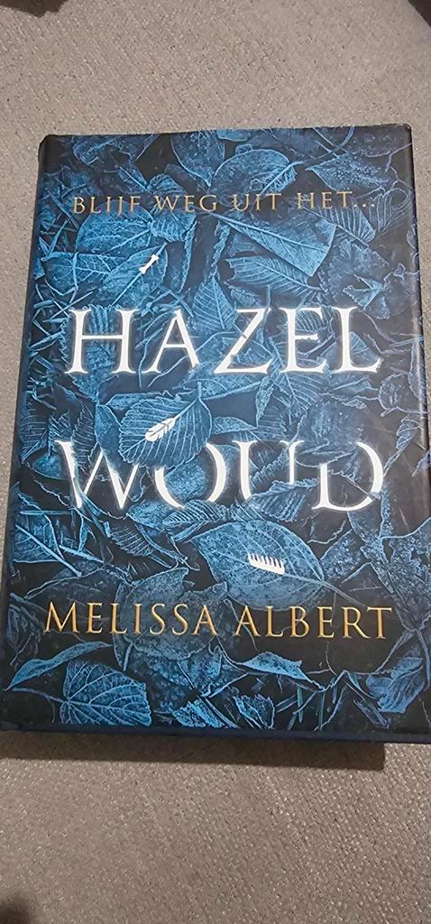 Melissa Albert - Hazelwoud, Boeken, Kinderboeken | Jeugd | 13 jaar en ouder, Zo goed als nieuw, Ophalen of Verzenden