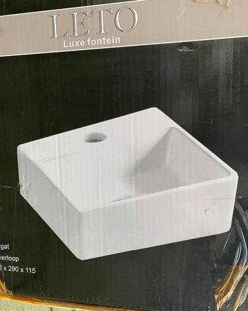 Witte fontein voor badkamer (nieuw in doos)
