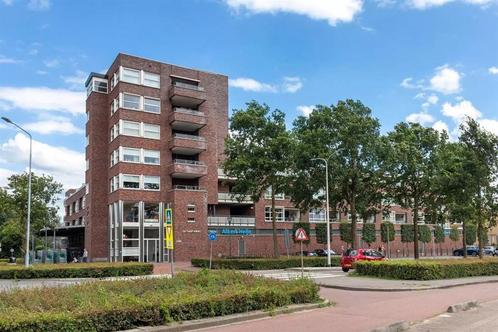 Parkeerplaats te huur voor uw exclusieve auto, Huizen en Kamers, Garages en Parkeerplaatsen, Gelderland