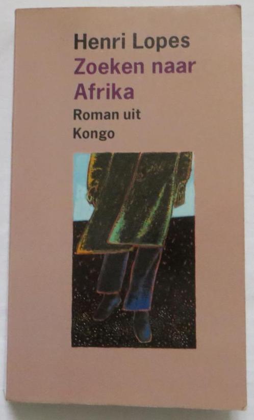 Boek Zoeken naar Afrika - Henri Lopes. Roman uit Kongo, Boeken, Romans, Gelezen, Nederland, Ophalen of Verzenden