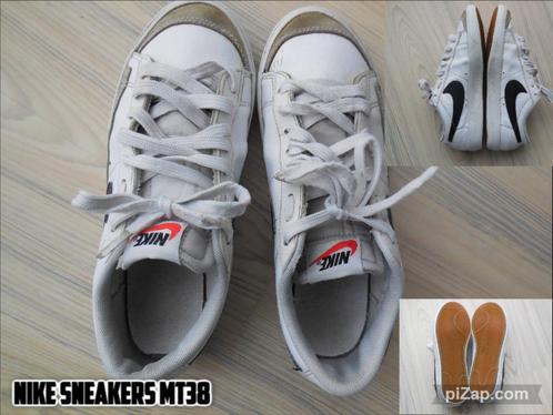 NIKE SNEAKERS WIT MAAT 38, Kinderen en Baby's, Kinderkleding | Schoenen en Sokken, Gebruikt, Sportschoenen, Jongen, Ophalen of Verzenden