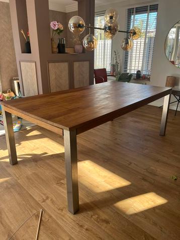 Eettafel massief hout stalen poten 210 x 109 verlengen 250