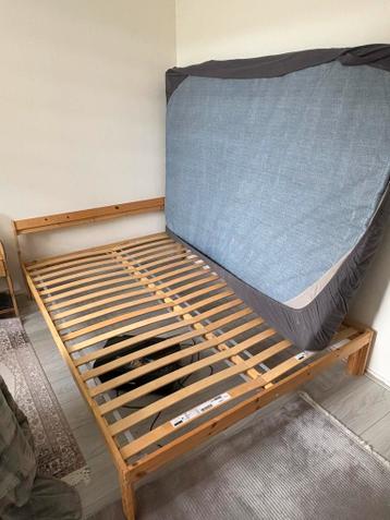 IKEA bed 140x200 cm – met frame, lattenbodem en matras - afbeelding 2 IKEA bed 140x200 cm – met frame, lattenbodem en matras - afbeelding 2