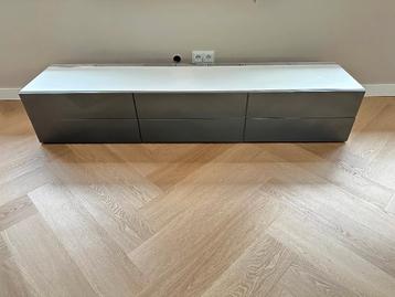 Ikea Bestå TV meubel - wit / grijs - afbeelding 1 Ikea Bestå TV meubel - wit / grijs - afbeelding 1