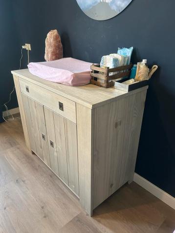 Babykamer kast met wandplank - afbeelding 5 Babykamer kast met wandplank - afbeelding 5