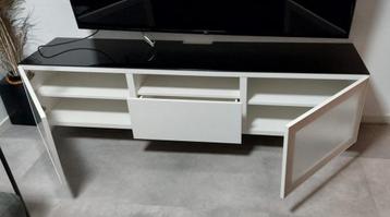 Ikea Besta TV-meubel met zwarte glasplaat - afbeelding 2 Ikea Besta TV-meubel met zwarte glasplaat - afbeelding 2