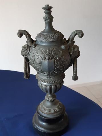 Tinnen amphora urn