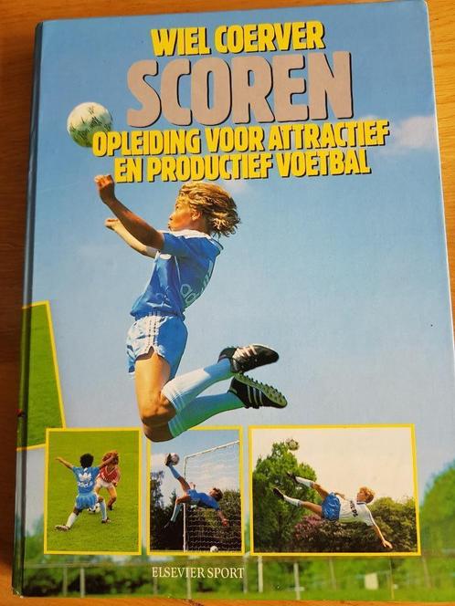 "SCOREN" opleiding voor attractief en productief voetbal, Boeken, Sportboeken, Zo goed als nieuw, Balsport, Ophalen of Verzenden