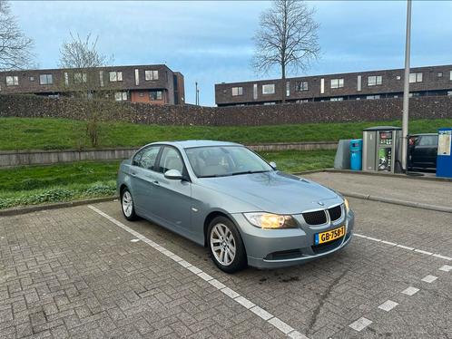 BMW 3-Serie (e90) 2.0 I 318 2007 Grijs, Auto's, BMW, Particulier, Benzine, C, Sedan, Handgeschakeld, Geïmporteerd, Zilver of Grijs