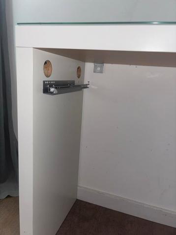 IKEA Malm Make-up Tafel / Bureau - afbeelding 4 IKEA Malm Make-up Tafel / Bureau - afbeelding 4