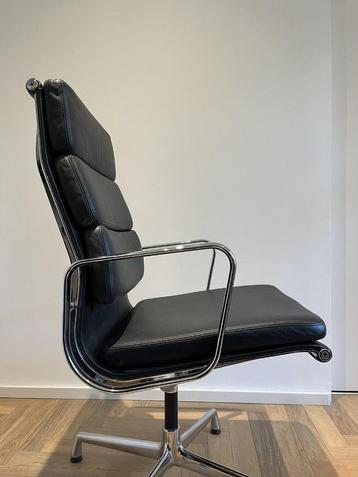 bureaustoel VITRA Eames EA212 