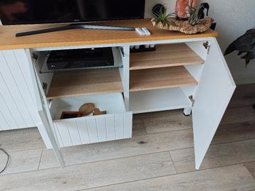 IKEA BESTÅ TV-meubel – 180 cm wit met eikenfineer bovenblad - afbeelding 4 IKEA BESTÅ TV-meubel – 180 cm wit met eikenfineer bovenblad - afbeelding 4