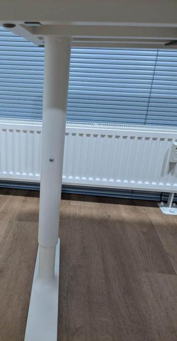 IKEA bureau BEKANT | wit | 140x80 cm | in hoogte verstelbaar - afbeelding 6 IKEA bureau BEKANT | wit | 140x80 cm | in hoogte verstelbaar - afbeelding 6