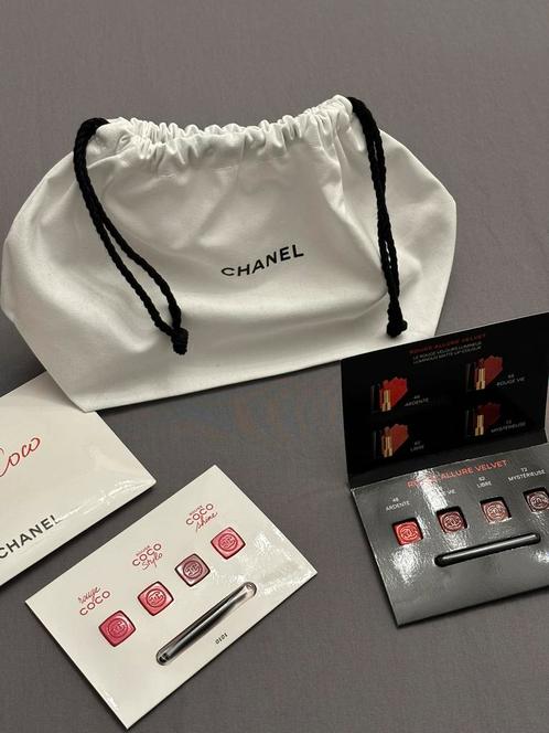 Chanel pouch met mini lipsticks en penseel nieuw! Inc.verzen, Sieraden, Tassen en Uiterlijk, Uiterlijk | Cosmetica en Make-up