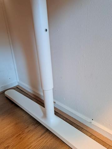 IKEA Hoekbureau - Verstelbaar! - afbeelding 7 IKEA Hoekbureau - Verstelbaar! - afbeelding 7