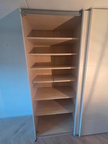 Witte IKEA PAX kast 200cm breed met schuifdeuren - afbeelding 4 Witte IKEA PAX kast 200cm breed met schuifdeuren - afbeelding 4