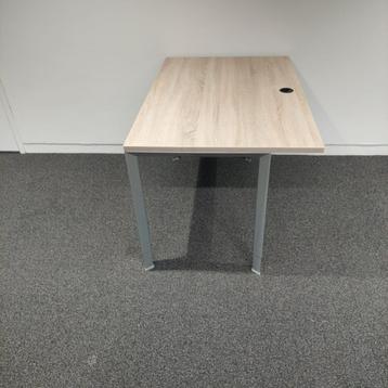 Ahrend bureau met slinger en kabelgoot 120x80xH62-82cm,146st - afbeelding 4 Ahrend bureau met slinger en kabelgoot 120x80xH62-82cm,146st - afbeelding 4