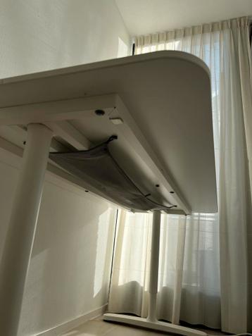 Bureau Ikea - In hoogte verstelbaar - afbeelding 4 Bureau Ikea - In hoogte verstelbaar - afbeelding 4