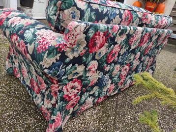Ikea ektorp twee zitsbank met bloemmotief - afbeelding 5 Ikea ektorp twee zitsbank met bloemmotief - afbeelding 5
