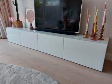 Ikea Besta TV Meubel met Glazen Plaat - afbeelding 1 Ikea Besta TV Meubel met Glazen Plaat - afbeelding 1