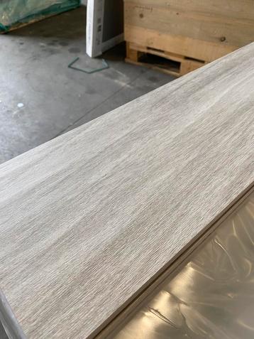 43.2 m2 houtlook wooden grey Rett 120x20 cm  € 15,- pm2