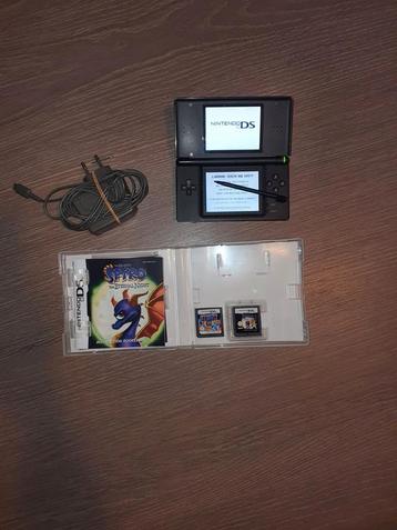 Tk Nintendo DS Lite Zwaart met 2 game 