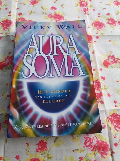 V. Wall - Aura Soma, Boeken, Esoterie en Spiritualiteit, Gelezen, Ophalen of Verzenden