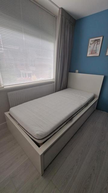 Ikea Malm Wit eenpersoonsbed met opberglades - afbeelding 1 Ikea Malm Wit eenpersoonsbed met opberglades - afbeelding 1