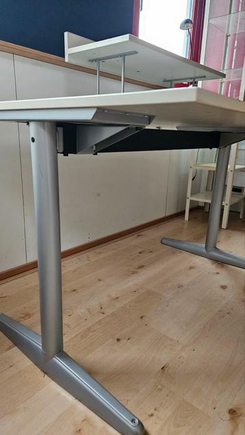 Prachtig, stabiel bureau, kantoor kwaliteit, met opzetstuk - afbeelding 6 Prachtig, stabiel bureau, kantoor kwaliteit, met opzetstuk - afbeelding 6