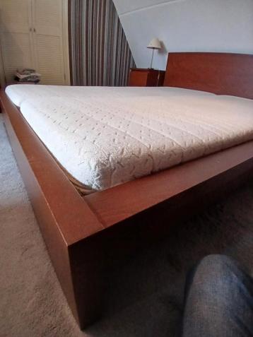 Ikea Malm 160x200 bed compleet met nachtkastjes - afbeelding 4 Ikea Malm 160x200 bed compleet met nachtkastjes - afbeelding 4