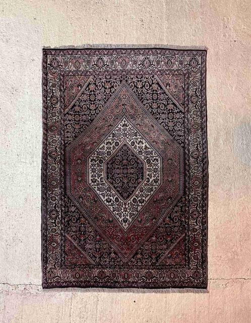 Oosters tapijt klassiek patroon en kleuren 166/114, Antiek en Kunst, Antiek | Kleden en Textiel, Ophalen of Verzenden