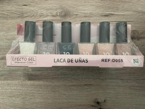 Display met 24 flesjes nagellak wit zwart transparant nude, Sieraden, Tassen en Uiterlijk, Uiterlijk | Cosmetica en Make-up, Nieuw