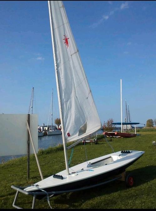 Laser standaard inclusief strandtrailer, Watersport en Boten, Open zeilboten, Gebruikt, Laser, 3 tot 6 meter, Polyester, Geen motor