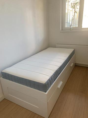 IKEA BRIMNES Bedframe met opberglades, VESTERÖY matras - afbeelding 1 IKEA BRIMNES Bedframe met opberglades, VESTERÖY matras - afbeelding 1