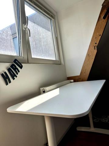 IKEA BEKANT tafelblad en onderstel, wit, 12080 cm - afbeelding 6 IKEA BEKANT tafelblad en onderstel, wit, 12080 cm - afbeelding 6