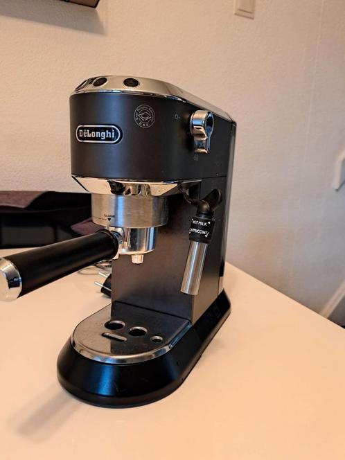 De'Longhi espressomachine, Witgoed en Apparatuur, Koffiezetapparaten, Zo goed als nieuw, Espresso apparaat, 2 tot 4 kopjes, Afneembaar waterreservoir