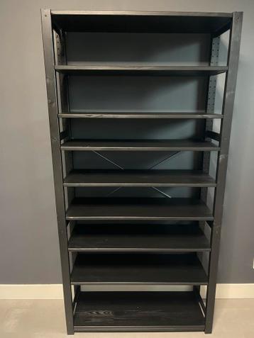 Zwarte IKEA Ivar kast met 10 planken - afbeelding 8 Zwarte IKEA Ivar kast met 10 planken - afbeelding 8