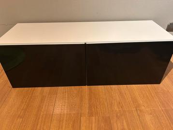 IKEA Besta kast wit met zwarte deuren - afbeelding 1 IKEA Besta kast wit met zwarte deuren - afbeelding 1