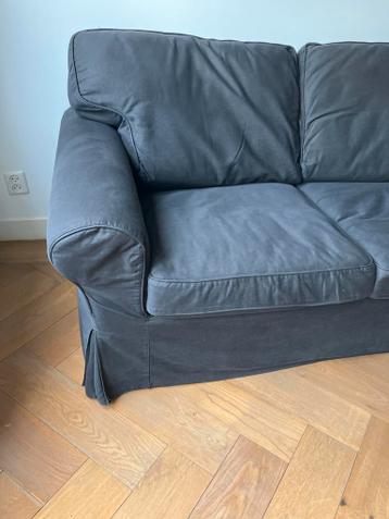 IKEA Ektorp 2-zitsbank met zwarte hoes - afbeelding 4 IKEA Ektorp 2-zitsbank met zwarte hoes - afbeelding 4