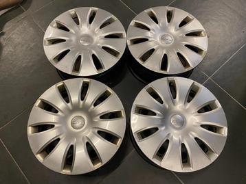 Set 17" stalen velgen + wieldoppen Saab NG9-5/Opel Insignia