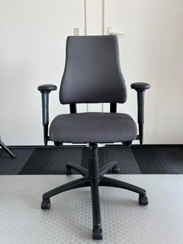 Bma Axia bureaustoel met grijze stof en nieuwe armdekjes